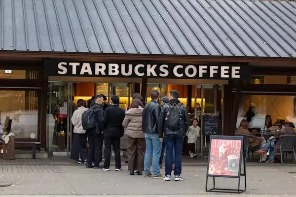 Starbucks' Q2 Earnings Report: Analysts Anticipate Continued Turnaround Momentum