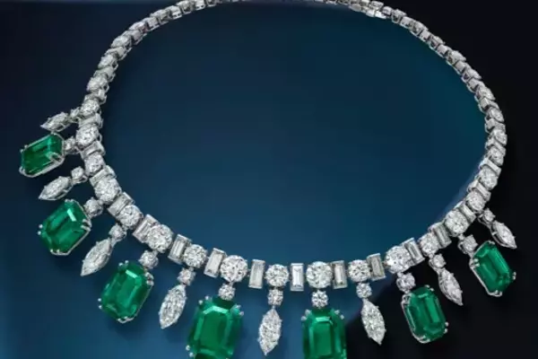 Bonhams Hong Kong Auction Features Exquisite Jewels and Jadeite