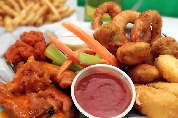 RBC Capital Maintains 'Outperform' Rating on Wingstop Despite Same-Store Sales Concerns