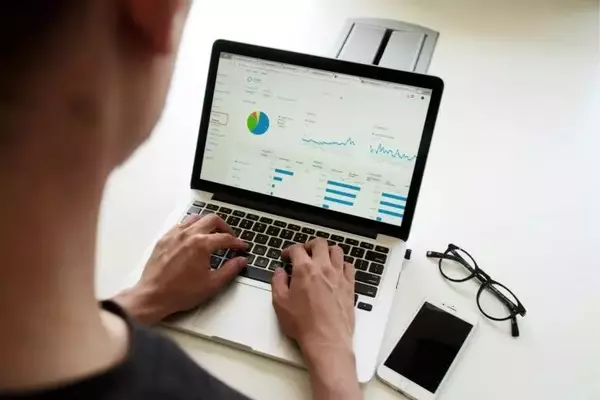 SoFi Revolutionizes Banking with Integrated Fiat and Crypto Platform