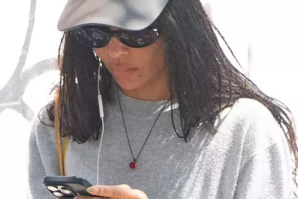 Jewelry Experts Analyze Zoë Kravitz's Latest Engagement Ring
