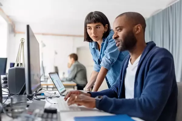 Income Trajectories: Unpacking Median Salaries Across Age Groups