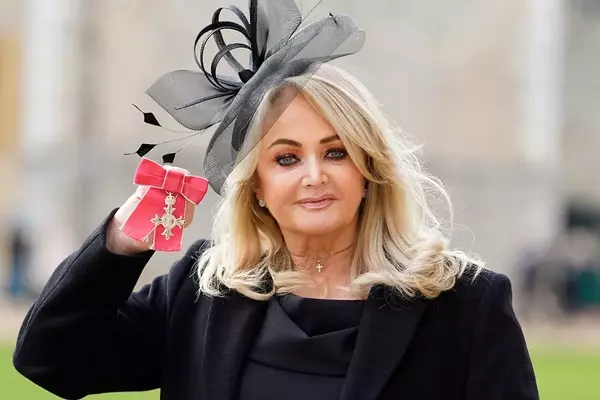 Bonnie Tyler Undergoes Emergency Surgery in Portugal