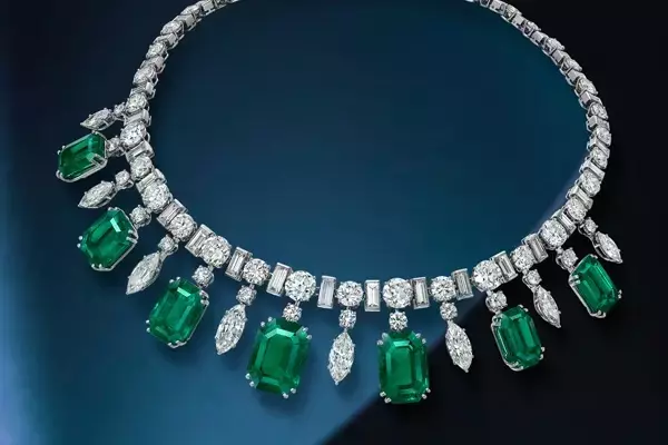 Bonhams' Hong Kong Auction to Feature Exquisite Colored Gemstones