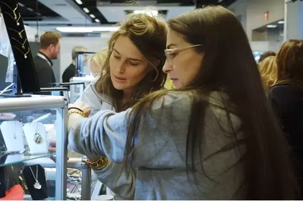 Luxury Resale Market Flourishes at NYC Jewelry, Antique, & Object Show