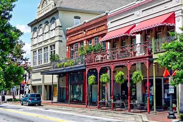 Big Towns as Retirement Havens: Balancing Affordability and Lifestyle
