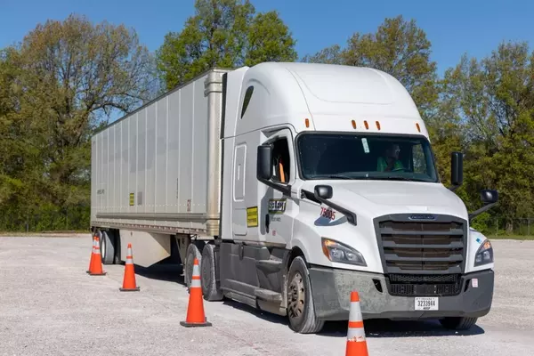 🚛 𝐀𝐦𝐚𝐳𝐨𝐧 𝐋𝐨𝐜𝐚𝐥 𝐂𝐃𝐋 𝟔-𝐖𝐞𝐞𝐤 𝐏𝐚𝐢𝐝 𝐓𝐫𝐚𝐢𝐧𝐢𝐧𝐠: 𝐋𝐞𝐚𝐫𝐧 𝐚𝐧𝐝 𝐄𝐚𝐫𝐧 + 𝐉𝐨𝐛 𝐏𝐥𝐚𝐜𝐞𝐦𝐞𝐧𝐭