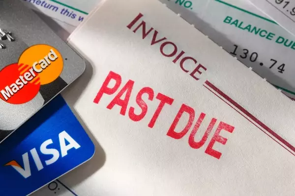 Mounting Credit Card Debt and Delinquencies Signal Consumer Financial Strain