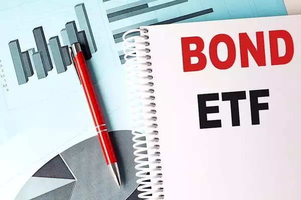 Passive vs. Active Bond Investing: A Comparison of Vanguard BND and PIMCO ETFs