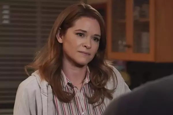 Sarah Drew Credits Father's 'Aggressive Gratitude' for Overcoming Panic Attacks
