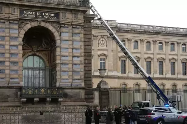 Louvre Jewelry Heist Inspires New Film Adaptation
