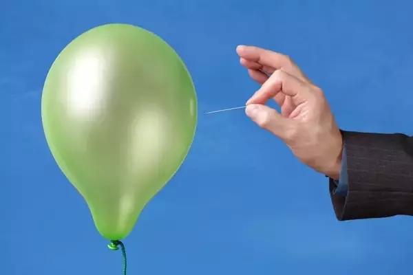 Navigating the Current Market: Echoes of 1999 and the AI Bubble