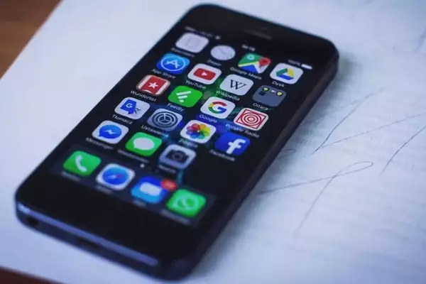 Global Smartphone Market Faces Unprecedented Decline Amid Chip Shortages