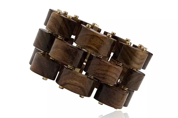 Summer Jewelry Trends: A Guide to Alternative Materials, Red Hues, Tassels, and Vintage Vibes