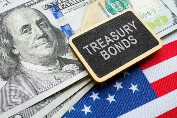 Bond Market Signals Impending Rate Hikes Amid Inflation Concerns
