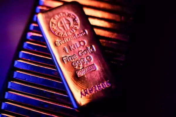 Gold Prices Drop Amid Middle East Tensions