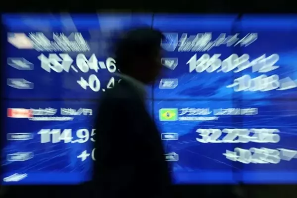 Japanese Investors Make Largest Foreign Stock Divestment in Five Years Amidst Global Concerns