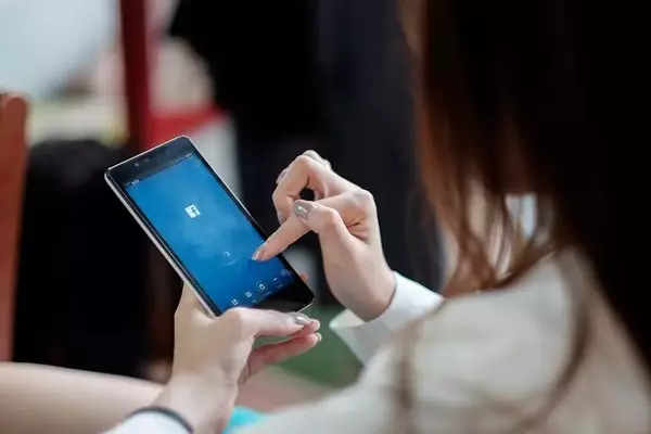 Meta's GenAI Chatbot Shows Promise for Monetization, UBS Reports