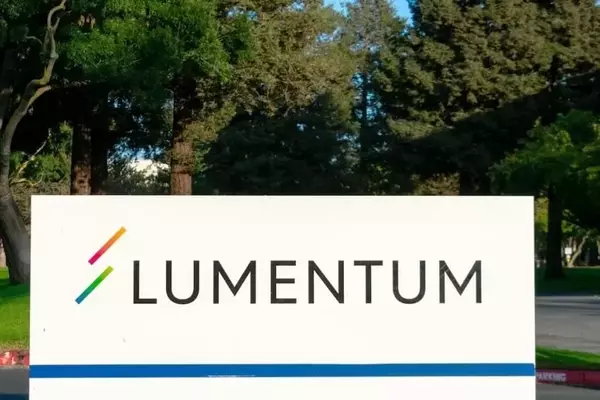 Congressional Members' Strategic AI Investments: Lumentum Surges 140%