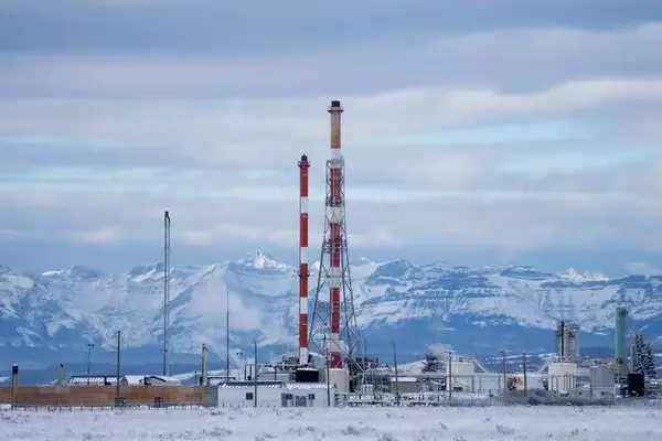 Alberta's Natural Gas Data Center Strategy Clashes with Canada's Clean Energy Goals