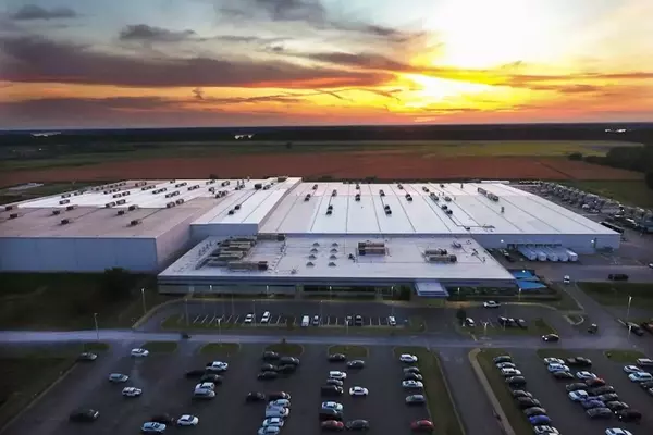 SpaceX's Controversial AI Compute Deals Spark Debate Ahead of Highly Anticipated IPO