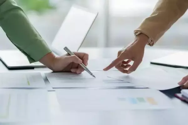 Blue Owl Secures $500 Million in Debt Funding Amidst Redemption Limits