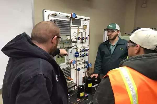 Electrician Training：A Comprehensive Guide to Apprenticeships and Training in the U.S.