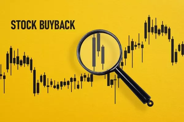 Corporate Cash: Shifting from Buybacks to AI Investments