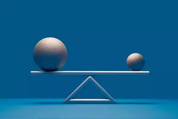 DFSV: Financial Sector Overweight to Benefit in a High-Rate Environment