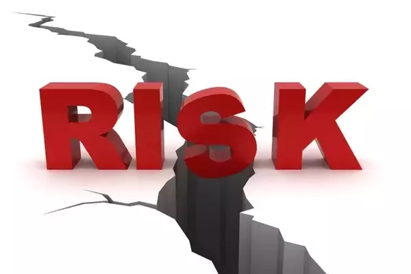 Navigating Market Volatility: A Fusion Approach to Investment