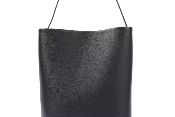 Elevate Your Style: A Curated Selection of Essential Luxury Tote Bags for Every Occasion