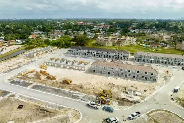 Lennar's Housing Market Challenges: A 'Sell' Rating Maintained Amidst Slow Recovery