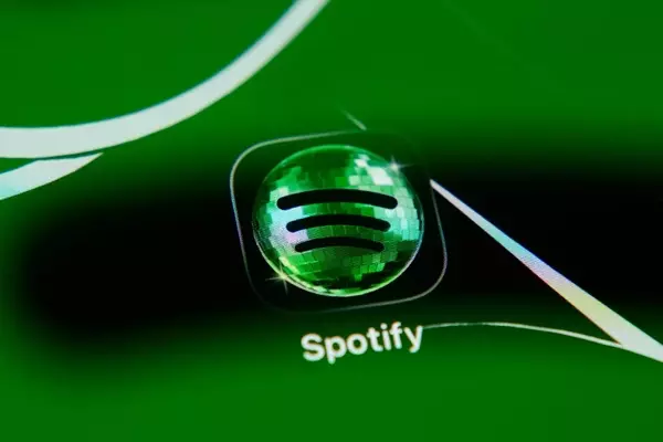 Spotify Ditches Disco Ball, Restores Classic App Icon