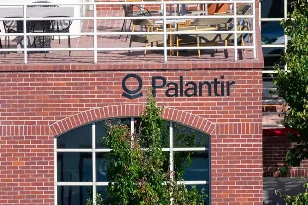 Billionaire Investor Regrets Early Palantir Exit, Citing Missed 10x Growth