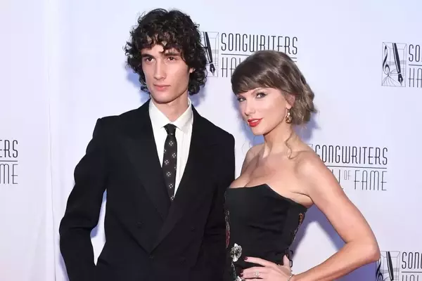 Sombr's Taylor Swift Covers at Songwriters Hall of Fame Gala Praised by Steven Spielberg