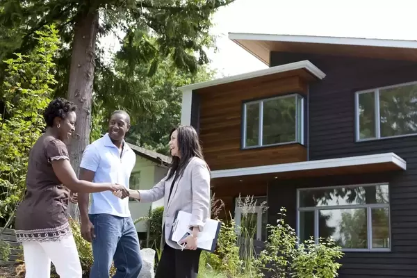 Understanding Real Estate Professionals: Agents, Brokers, and Realtors