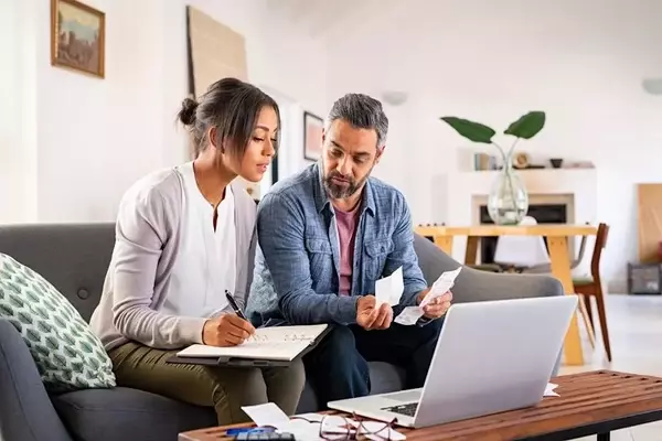 Navigating Social Security Decisions: Risks and Strategic Planning for Retirees
