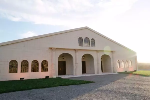 Transforming Wedding Venues with Bespoke Tent Designs