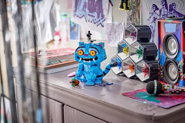 Lego's "KPop Demon Hunters" Set: A Detailed Look at Derpy Tiger and Sussie Bird