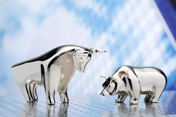 Navigating Market Volatility: Strategic Investment in Uncertain Times
