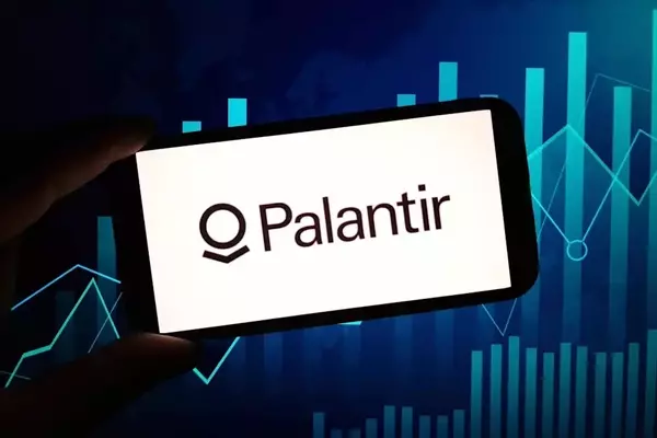 Palantir Stock Faces Uncertainty Despite Analyst Upgrade Amidst Market Downturn
