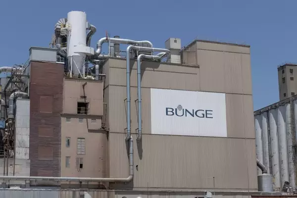 Bunge Stock Rating Adjusted: From 'Buy' to 'Hold' Amidst Near Record Highs
