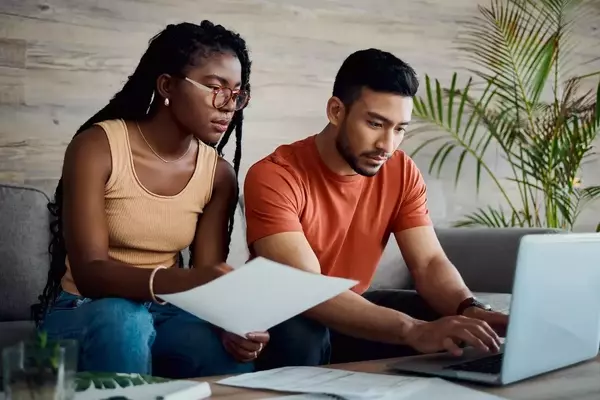 Navigating Real Estate Offers: A Home Seller's Guide to Maximizing Value
