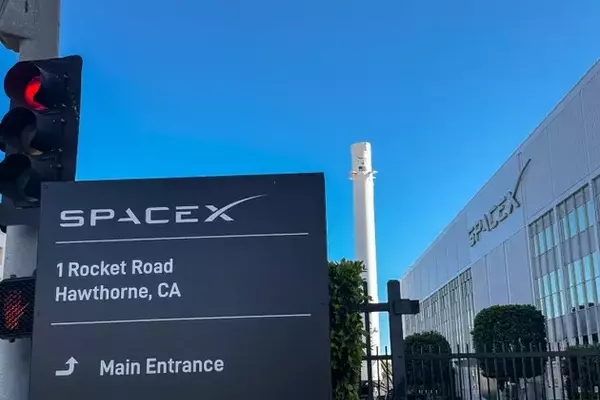 SCHV's Unexpected SpaceX Holding: A Deep Dive into ETF Strategy