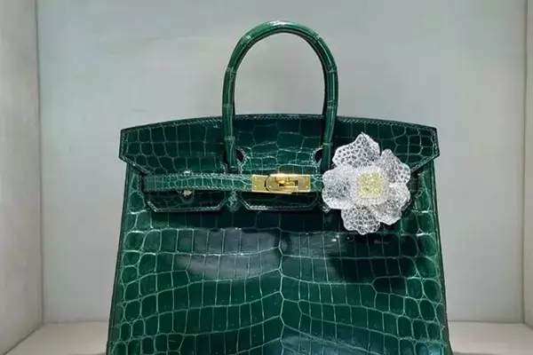 Million-Dollar Diamond Floral Charm Elevates Luxury Handbags
