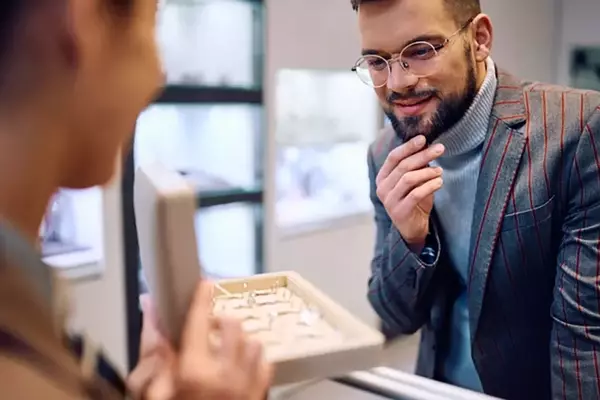 The Rise of Alternative Gemstone Engagement Rings: AI Data Uncovers Young Shopper Trends