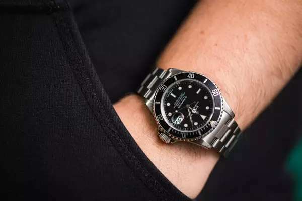 The Strategic Collector: Balancing Investment and Passion in the Watch Market