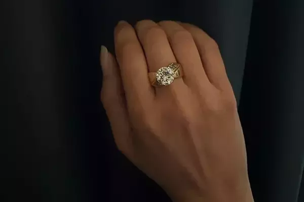 Flea Market Find Transforms into Treasure: A Diamond Ring's Remarkable Journey