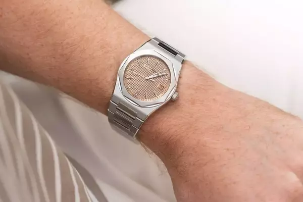 Girard-Perregaux Laureato Fifty: A Detailed Review of the Rose Gold Dial Edition