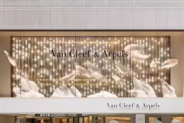 Van Cleef & Arpels Unveils New Hong Kong Boutique